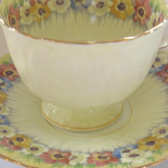 Aynsley Tea Cup and Saucer Soft Buttery Yellow Ring of Flowers Crocus Shape D111 - Picture 2 of 9